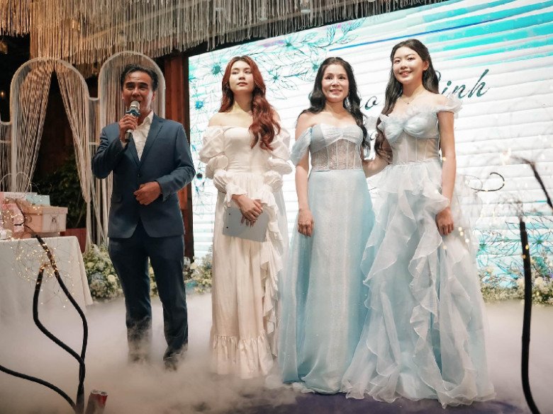 Lọ lem nhà quyền linh run bần bật khi lần đầu chở bố bằng xe máy suốt 18 năm toàn được đưa đón - 6