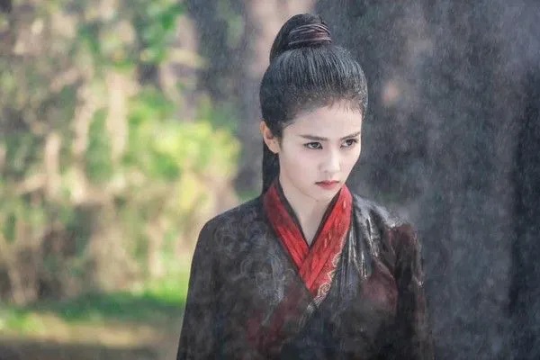 Nhiều khán giả cho rằng Bạch Lộc phù hợp với vai Thẩm Ly hơn Triệu Lệ Dĩnh.
