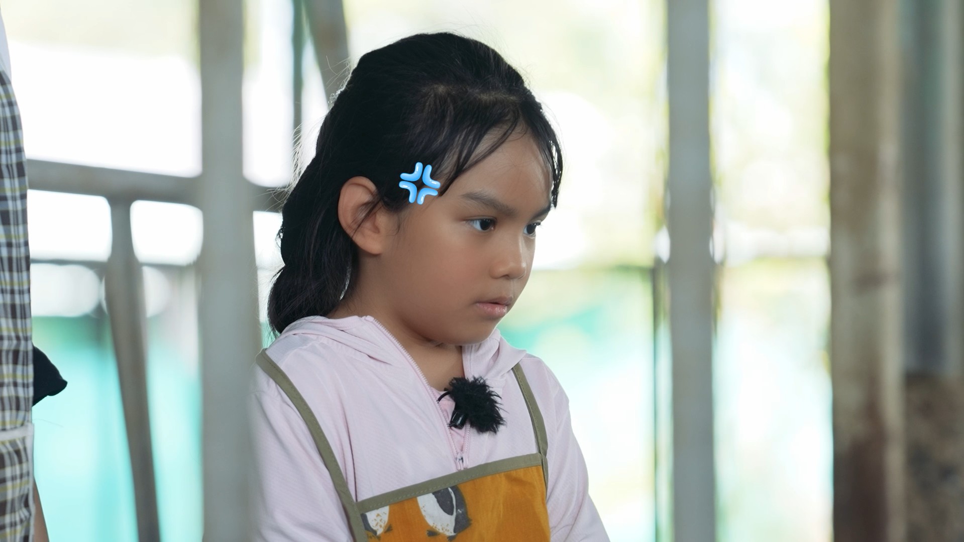 Tại nông trại gia súc, Tuệ An vừa phải thích ứng đến môi trường mới, con người mới và cả những công việc mới mà bản thân chưa từng nghĩ đến.