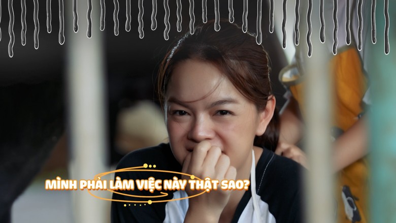 Chứng kiến cảnh tượng này mà không thể rời khỏi khu vực thực hiện thử thách, Phạm Quỳnh Anh và con gái chỉ biết ôm nhau cười vì không thể “tẩu thoát” đi đâu được. 