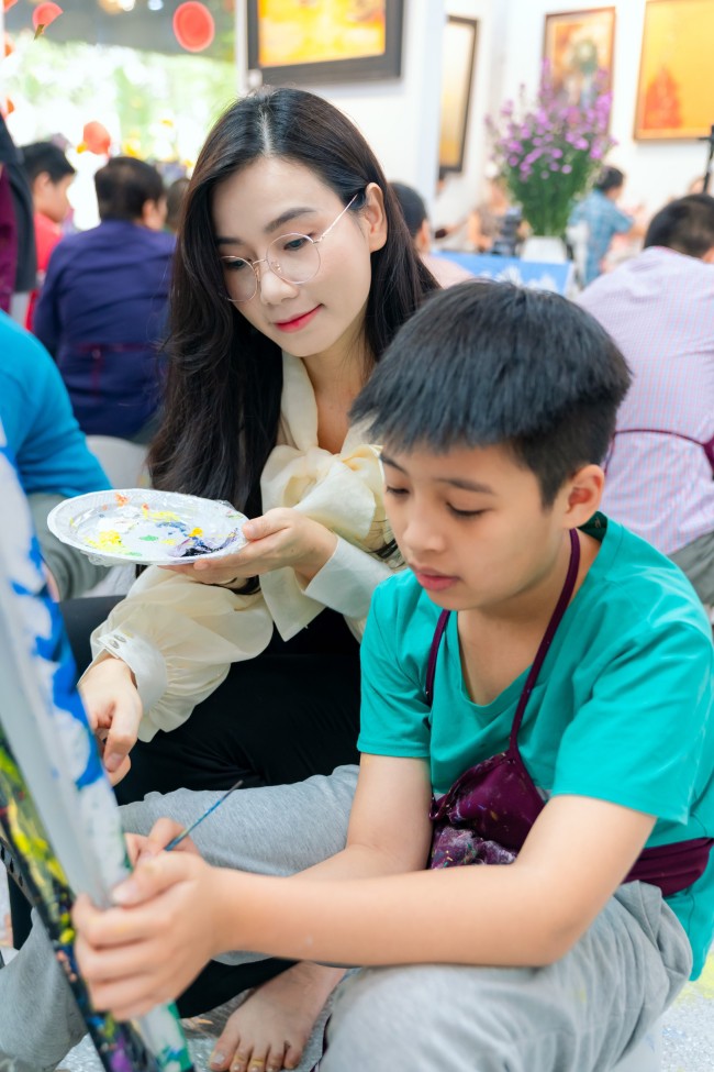 Diễn viên "Hoa cỏ may" Lương Giang: "Hạnh phúc của tôi là được giúp đỡ trẻ mắc hội chứng tự kỷ điển hình" - 2