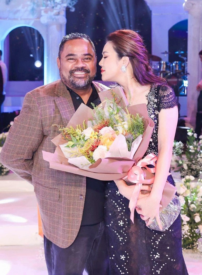 Ông bầu hải ngoại muốn sớm tổ chức đám cưới để con gái thực hiện được ước mơ trở thành flower girl.