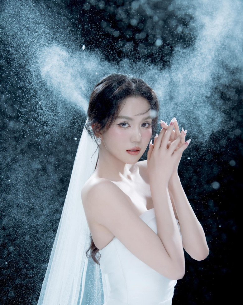 Sao Việt 24h: Cô gái nhiều sổ đỏ của Vbiz khoe xây nhà amp;#34;khủngamp;#34; view sông, đang ngỏ ý muốn lấy chồng - 18