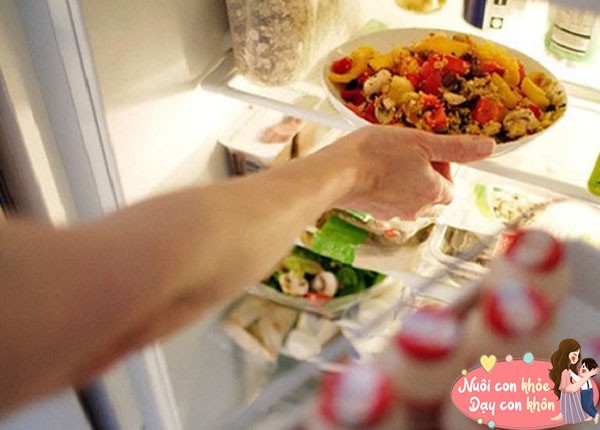 Các món ăn ᵭể qua ᵭêm có thể sản sinh ra một sṓ vi khuẩn.