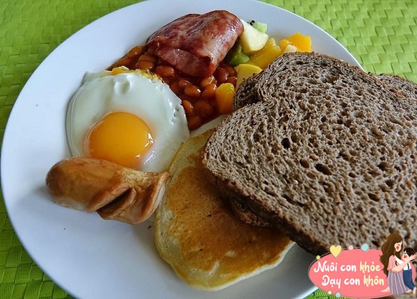 Trong khi ᵭó, bữa sáng nhiḕu carbohydrate thừa năng lượng, dễ dẫn ᵭḗn béo phì.