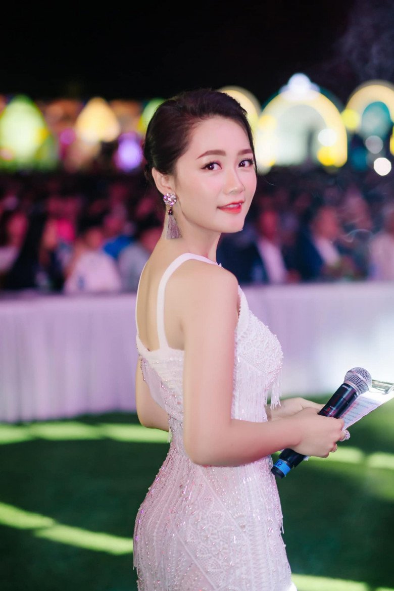 img srchttps://cdn.eva.vn/upload/2-2024/images/2024-04-09/btv-thoi-su-thu-ha-khoe-anh-thuo-27__0_n-1712660379-117-width780height1171.jpg width660 /