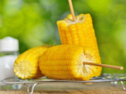 Sức khỏe - Ăn ngô bữa sáng có tốt hơn ăn cơm? Thật tiếc vì phần ngô luộc được ví như "thần dược" lại ít ai dùng