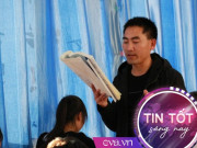 Tin tức - Chàng trai từng cõng người mẹ điên đến trường đại học, cuộc sống hiện tại khiến ai cũng bất ngờ