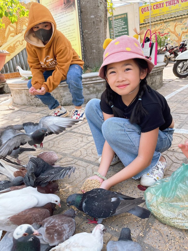 Càng lớn, nhóc tì càng xinh xắn, đáng yêu.