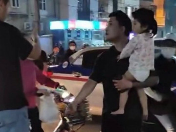 Xác minh vụ một người đàn ông bế bé gái ra giữa đường, gây náo loạn đường phố Hà Nội