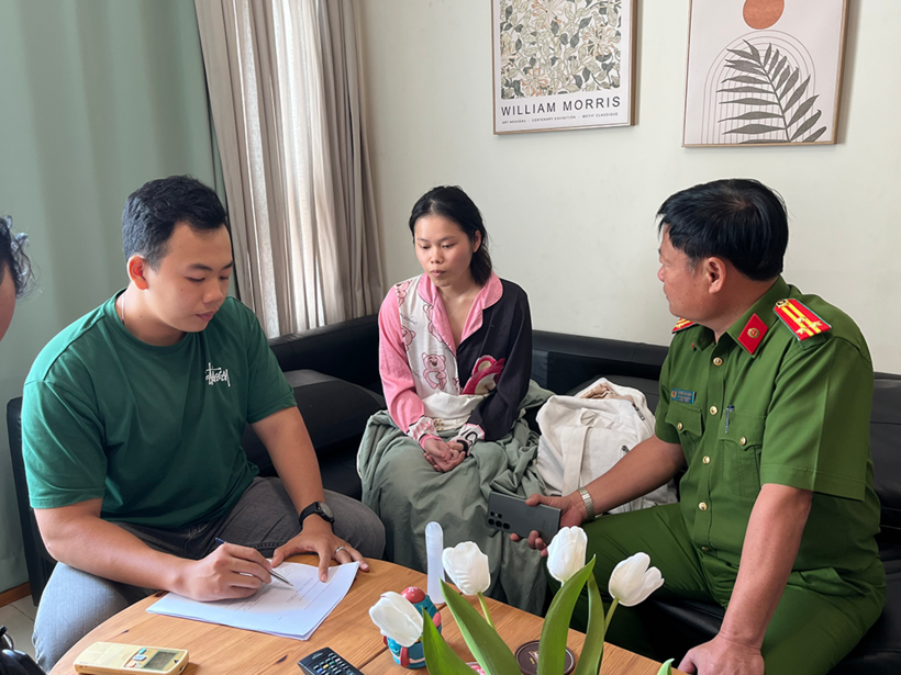 Công an lấy lời khai của nghi phạm Nhật Vi. Ảnh: VietNamNet