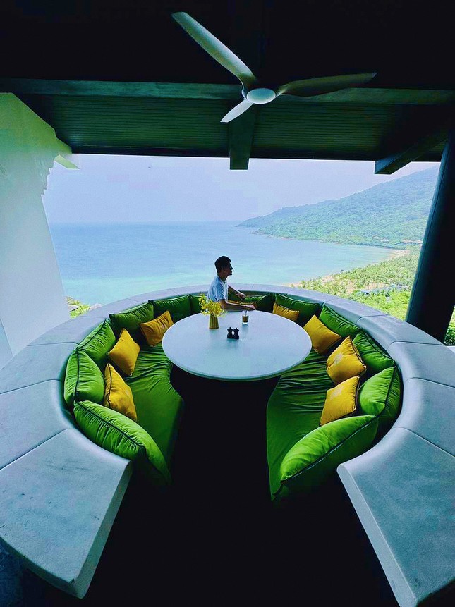 Vợ chồng Lâm Chí Dĩnh uống cà phê, ăn phở tại Đà Nẵng - 3