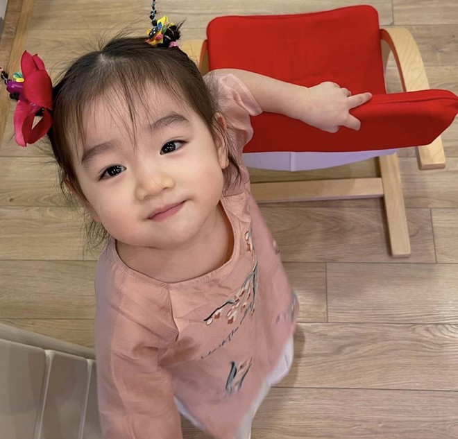 Hot mom Thanh Hóa từng được báo Trung khen vì mặt quá đẹp, con gái giờ 3 tuổi xinh như búp bê - 8