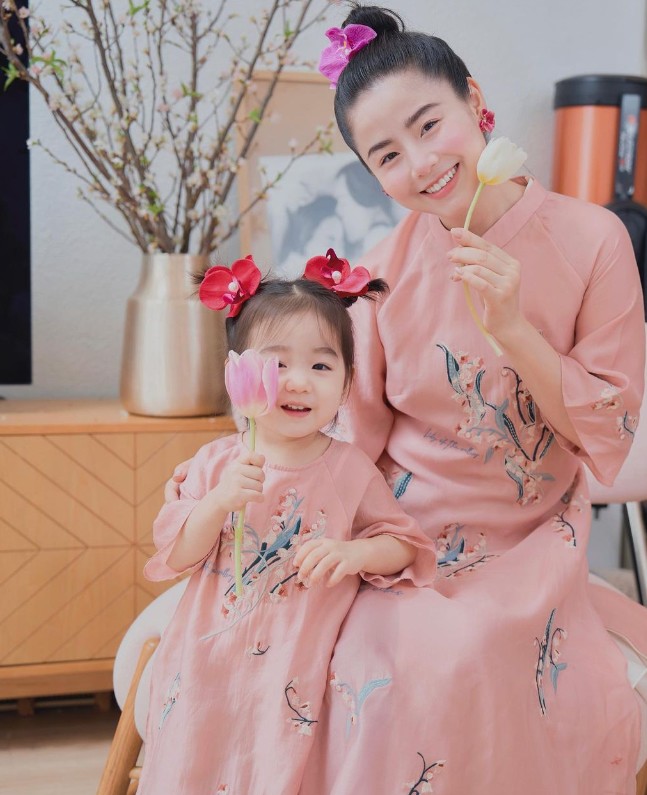 Hot mom Thanh Hóa từng được báo Trung khen vì mặt quá đẹp, con gái giờ 3 tuổi xinh như búp bê - 6