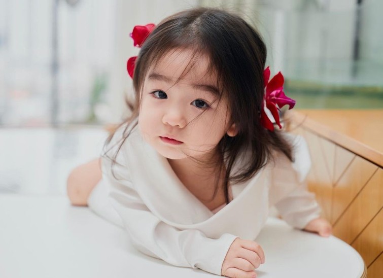 Hot mom Thanh Hóa từng được báo Trung khen vì mặt quá đẹp, con gái giờ 3 tuổi xinh như búp bê - 7