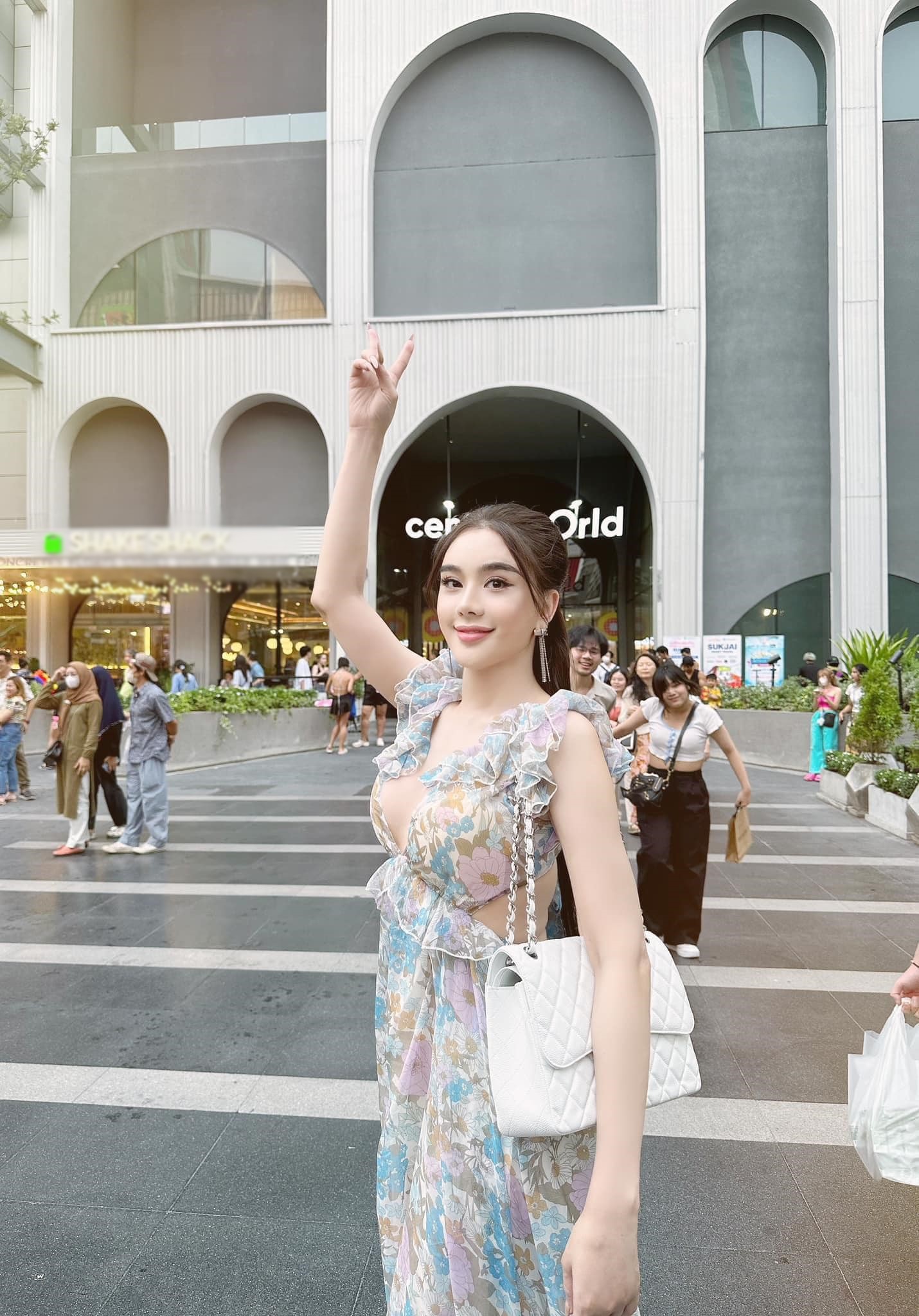 Sao Việt 24h: Nam Em nhắc đến vụ amp;#34;nhảy lầuamp;#34; hậu bị phạt lần 2, Trang Trần lên tiếng khuyên nhủ - 15
