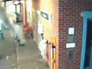 Clip Eva - Clip: Xe đạp điện bất ngờ phát nổ ở ga tàu, nhiều người sợ hãi bỏ chạy