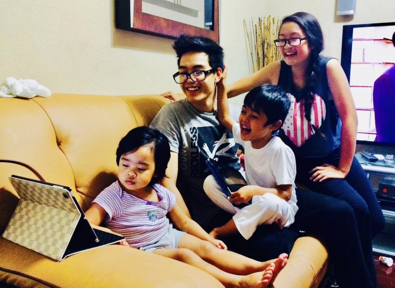 2 con chung của Thu Phương và Dũng Taylor hiếm hoi lộ diện, quý tử lạ lẫm với mái tóc dài đen bóng - 1