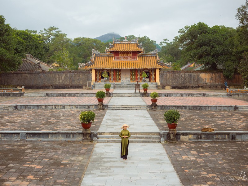 Lăng vua Minh Mạng được các nhà sử học đánh giá có vị trí phong thủy rất đẹp, khi nằm ở nơi có núi, sông, hồ, không gian thoáng đãng và yên tĩnh. (Ảnh: Nguyễn Mỹ Hà)
