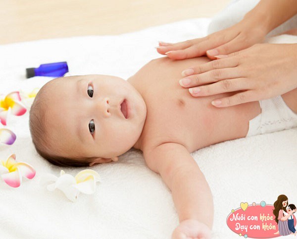 Massage nhẹ nhàng vùng bụng có thể thúc đẩy quá trình thải khí và thúc đẩy nhu động ruột.