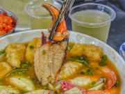 Lifestyle - 2 quán bánh canh giá "chát" nhất Sài Gòn vẫn tấp nập người mua vì “đắt xắt ra miếng”