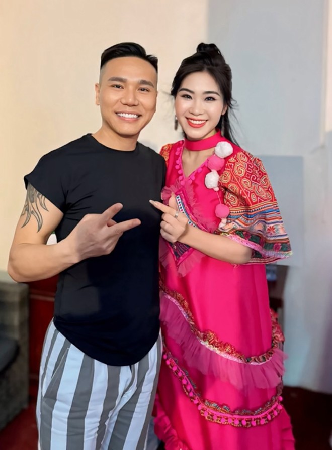 Ca sĩ Ngọc Hà Myo đăng tải hình ảnh cùng Châu Việt Cường và chia sẻ quan điểm.