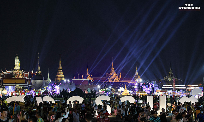 Bữa tiệc âm thanh, ánh sáng tại lễ diễu hành diễn ra tối 11/4 tại Bangkok.