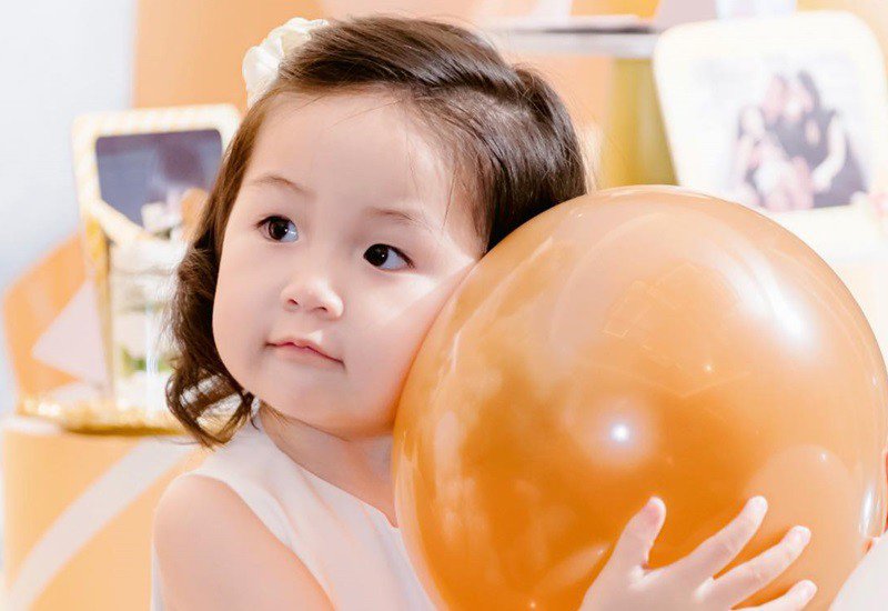 Sau khi chuyển vào Sài Gòn lập gia đình năm 2019 và sinh con năm 2020, Vân Navy dường như rút khỏi nghệ thuật, chuyên tâm vào làm mẹ bỉm sữa của cô con gái vô cùng xinh xắn.
