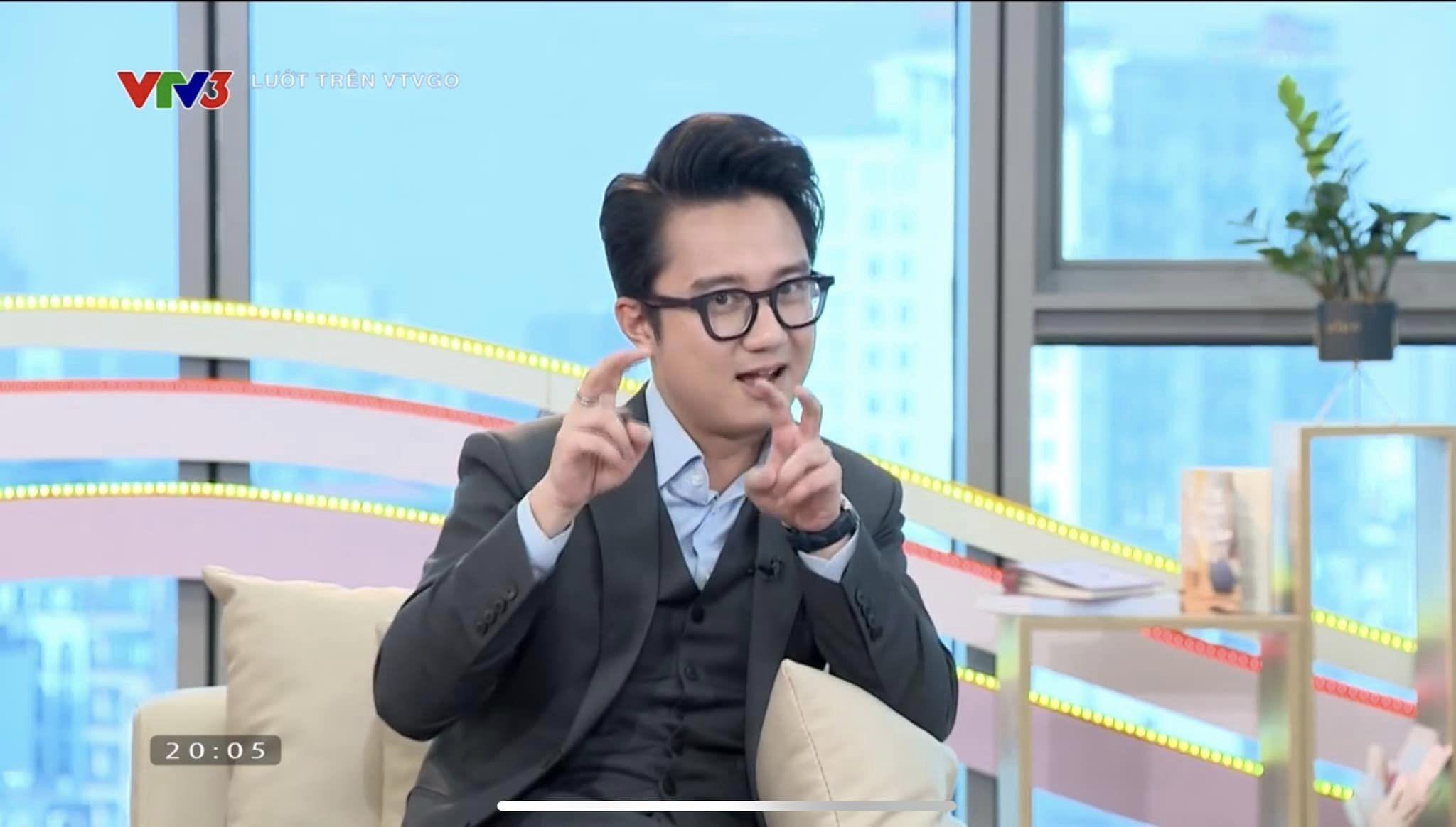 Nam MC có tính cách vui vẻ, lầy lội.