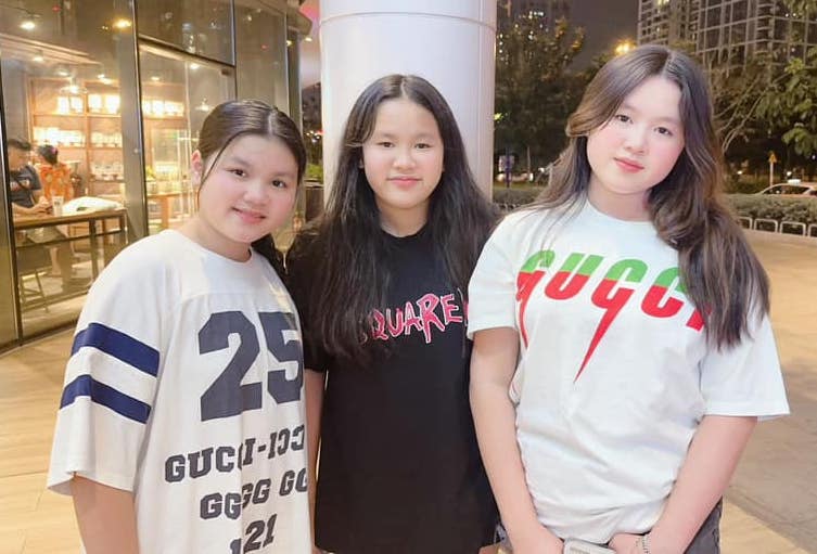 Hình ảnh 3 công chúa của Hoa hậu Phương Lê và chồng cũ, lần lượt từ trái sang là bé Olivia, Michelle và Victoria. Cả 3 đều sở hữu ngoại hình ưa nhìn cùng chiều cao gây trầm trồ. 