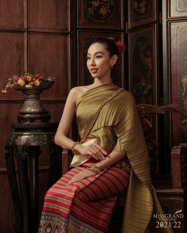 Nàng hậu Việt Nam nhận được rất nhiều lời khen ngợi cho tạo hình khi cô có dịp công tác tại Thái.