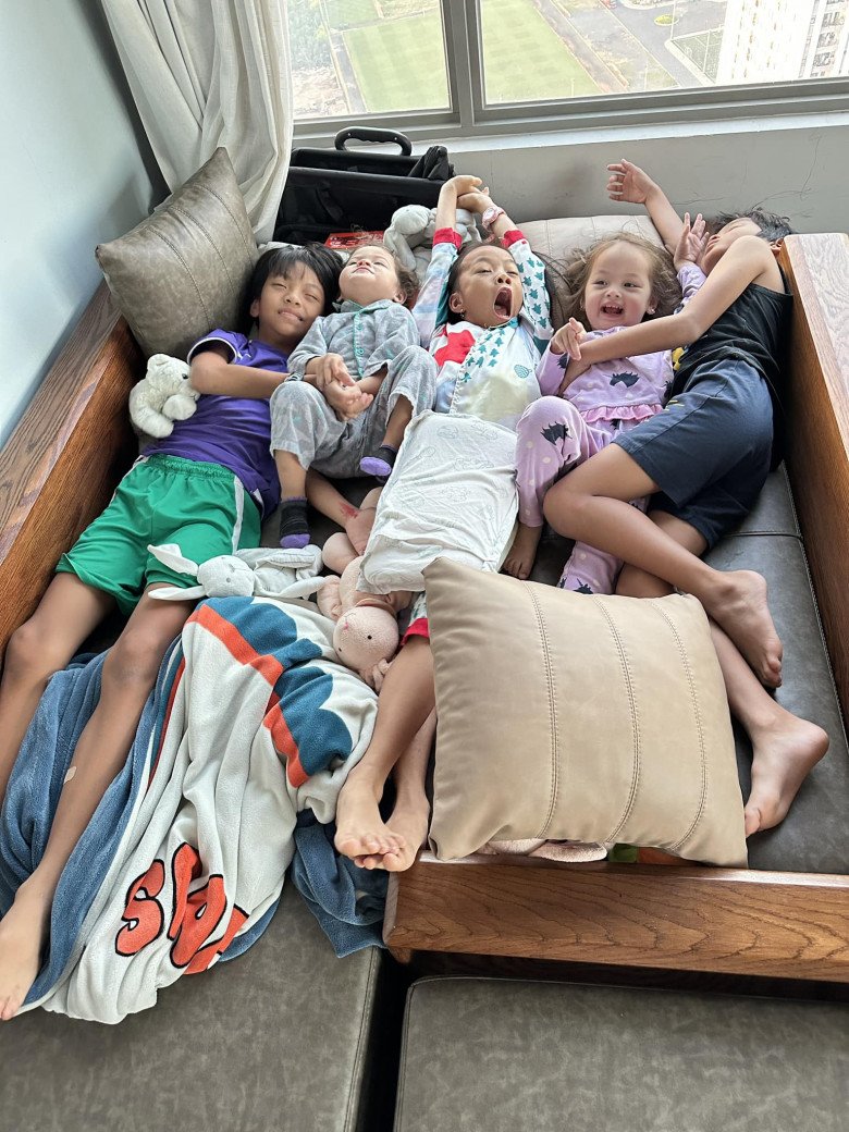 Sao Việt 24h: Vợ cũ - vợ mới Bằng Kiều gặp mặt ở khách sạn, mẹ ruột Trizzie Phương Trinh bình luận xúc động - 13