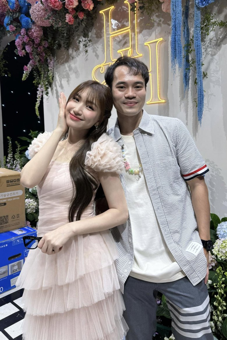 Hoà Minzy cho biết Văn Toàn người cô quen đầu tiên trong tất cả các cầu thủ.