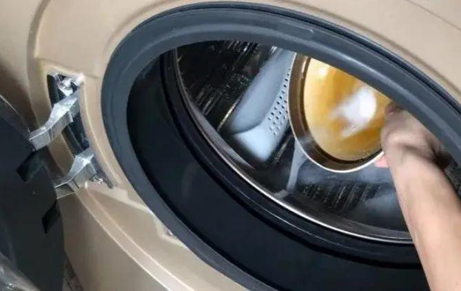Đổ một bát này vào bên trong, máy giặt bẩn đến mấy cũng sạch trông như mới ngay lập tức - 2