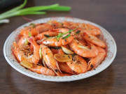 Không cần hấp hay luộc, tôm om kiểu này vừa thơm, chắc thịt lại giữ được độ ngọt