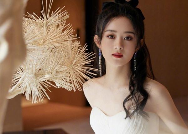 Triệu Lệ Dĩnh bị cho là “thiếu tinh tế” khi chỉ đóng vai phụ nhưng lấn lướt nữ chính.