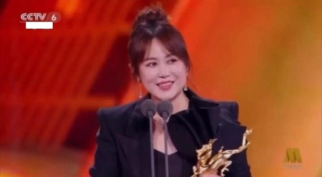 Mã Lệ phát biểu trong lễ trao giải.