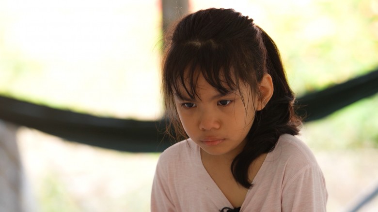 Nhận thấy cách thuyết phục “mềm mỏng” con gái không hiệu quả, lúc này Phạm Quỳnh Anh dùng biện pháp cứng rắn hơn khi để con gái ngồi một mình, một góc để ngẫm nghĩ những điều mình chia sẻ, sau đó cùng Tuệ Lâm ăn sáng với chủ nhà.