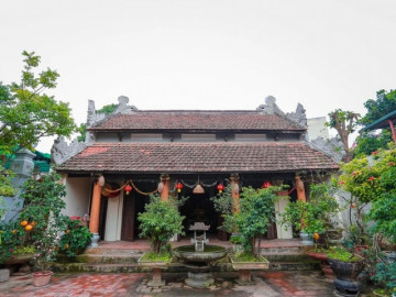 Vẻ đẹp của ngôi nhà cổ 200 tuổi “hiếm có” giữa Hà Nội