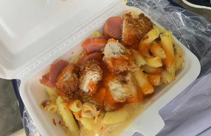 Phần nui gà khiến học sinh trường THPT Nguyễn Văn Trỗi, Nha Trang, ngộ độc. Ảnh: Nhân Bùi