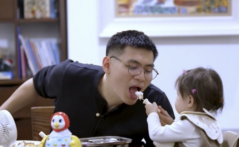 Thiếu gia Long Hạt Nhài và con gái trong chương trình Mẹ vắng nhà, bố là siêu nhân.