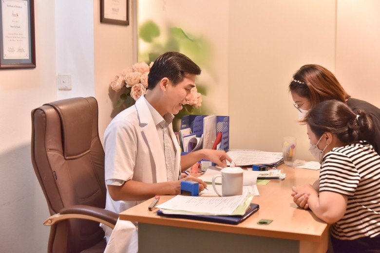 Bác sĩ Phan Chí Thành cho biết, hiện nay rất nhiều chị em dù tuổi còn trẻ nhưng buồng trứng đã suy kiệt mà không hề hay biết. 