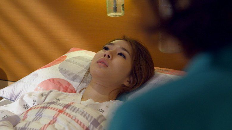 Sau khi biết không thể sinh con bằng trứng của mình, nữ tiến sĩ vô cùng ân hận. Ảnh minh họa.