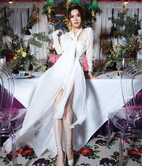 Nữ đại gia gốc Việt này được cho là thành viên giàu có nhất trong show thực tế của Netflix.