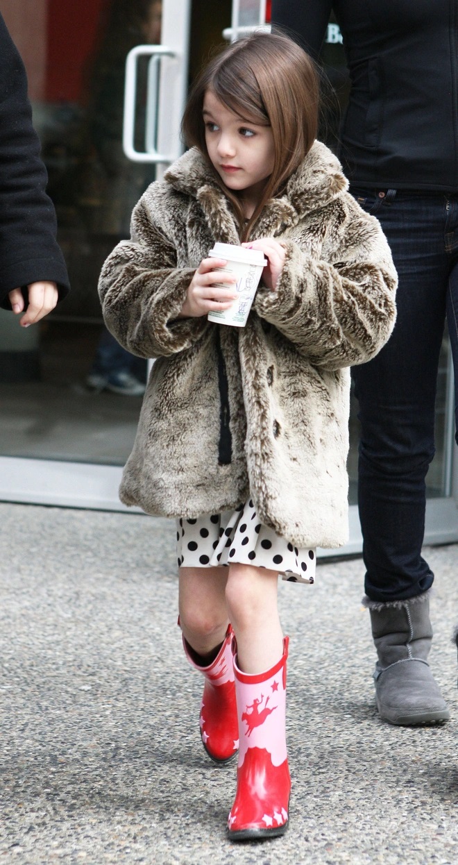 Suri sở hữu tủ đồ hiệu ước tính lên tới 55 tỷ đồng.