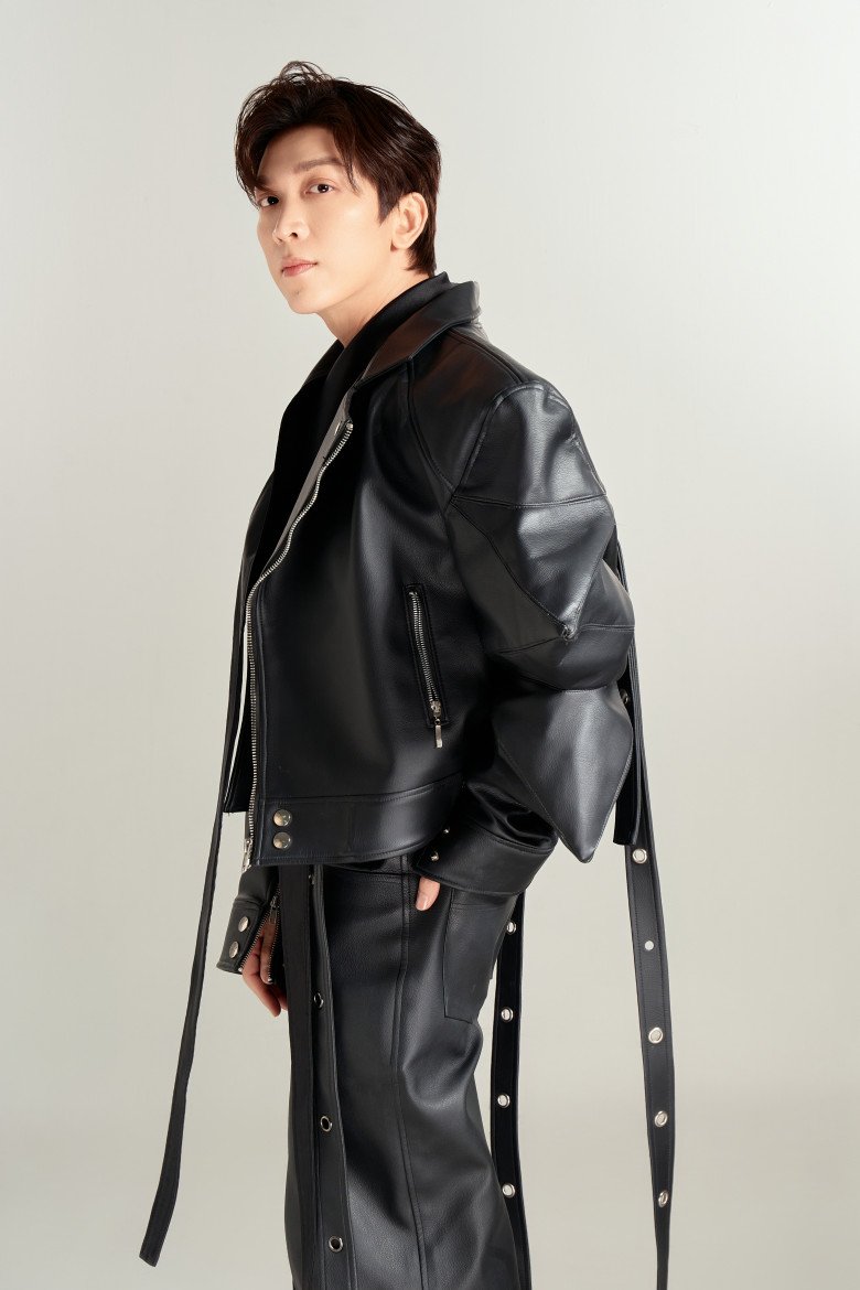 Ca sĩ Tăng Phúc cũng góp mặt ở chương trình. Anh là gương mặt quen thuộc với khán giả yêu nhạc, ghi dấu ấn đặc biệt với công chúng qua “Chỉ là không cùng nhau” kết hợp cùng ca sĩ Trương Thảo Nhi.