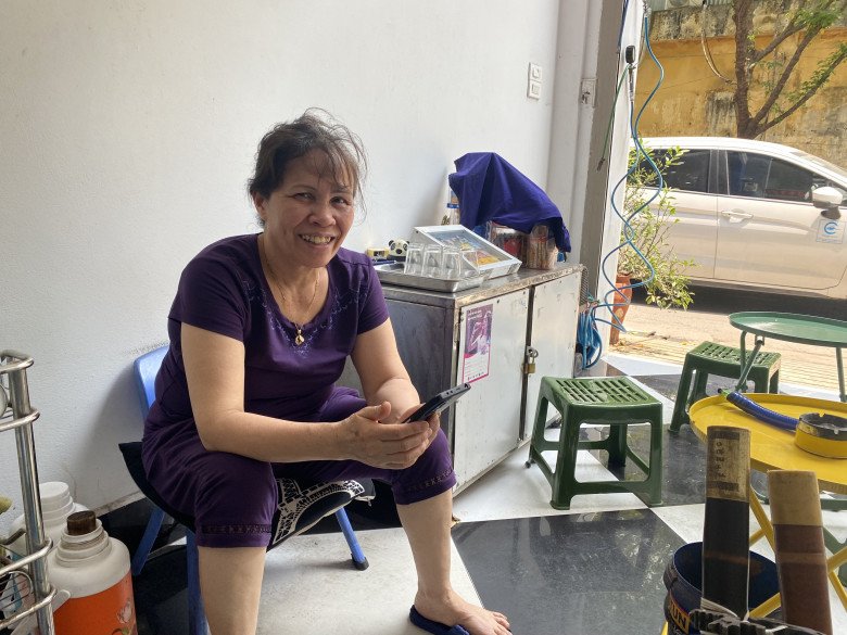 Bà vẫn luôn tươi tắn, vui vẻ như những ngày đầu được nhiều người biết đến.