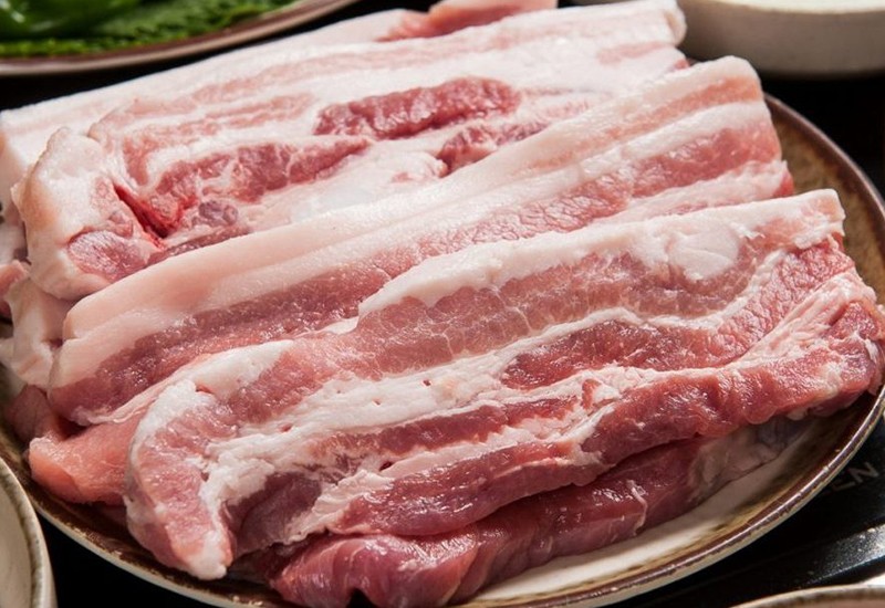 Ba chỉ là một trong những phần thịt ngon nhất của con lợn vì có các lớp nạc và mỡ xen kẽ nhau. Tỉ lệ mỡ và nạc của thịt ba chỉ đồng đều, thường có từ 3 đến 5 lớp hoặc chất lượng hơn thì 7 lớp nạc và mỡ đan xen.
