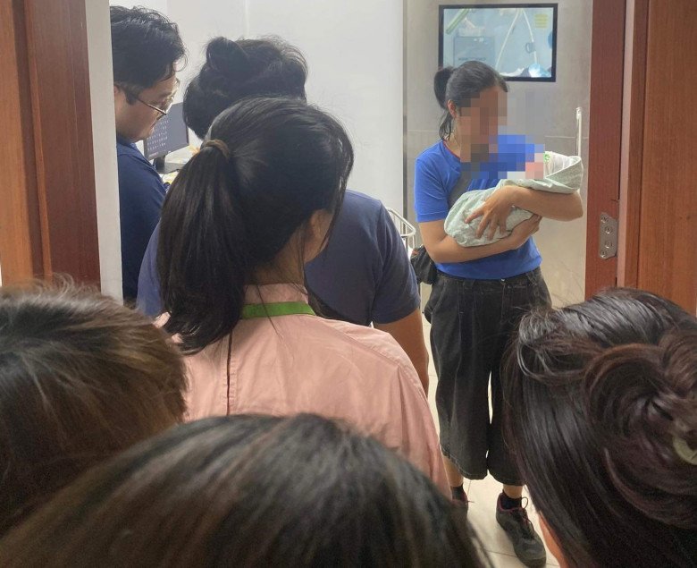 Bé gái 12 tuổi đã sinh con tại BV Phụ sản Hà Nội. Ảnh: MXH.