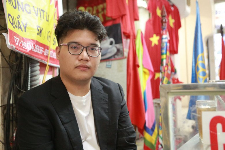Ngoài tiếng Anh, Tùng có thể nói thành thạo được tiếng Nhật, tiếng Hàn